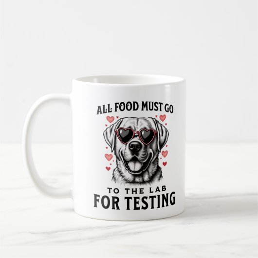 Alle Lebensmittel müssen zum Testen des Hundes an Kaffeetasse (Links)