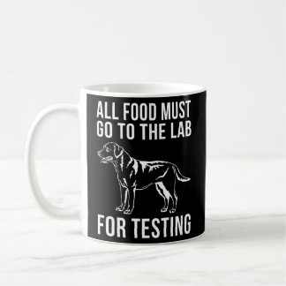 Alle Lebensmittel müssen zum Testen von Doggie an Kaffeetasse