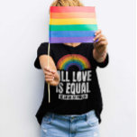 Alle Lieben sind gleichberechtigte LGBT-Rechte-Rai T-Shirt<br><div class="desc">"All Liebe Is Equal" ist ein Retro- und Aquarelldesign, das sich durch den Regenbogen auszeichnet, der sich durch Stolz und die Unterstützung von Liebe, Gleichheit und Sensibilisierung auszeichnet. Das ist eine tolle Geschenkidee für Rainbow LGBTQ Lesbian Pan Trans Quees Cis Equipment, perfekt für den Pride Month, Pride Week mit Regenbogenflagge....</div>