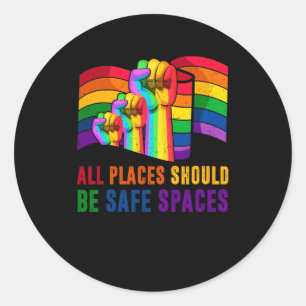 Alle Orte sollten abgesicherte Räume Gay Pride nur Runder Aufkleber