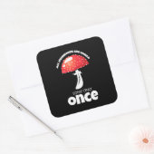 Alle Pilze sind nur ein einziges Mal essbar Quadratischer Aufkleber (Umschlag)