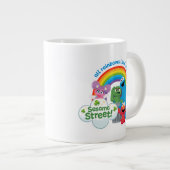 Alle Regenbogen führen zur Sesamstraße Jumbo-Tasse (Vorderseite Rechts)