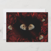 Alle Rote Rosen & Skulls Dark Floral Wedding Einladung (Rückseite)