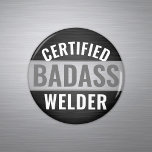 Alle schwarz-weiß zertifizierten Badass Welder Tex Magnet<br><div class="desc">Fügen Sie der Zuhause-Dekoration eines Metallarbeiters eine stilvolle Touch mit einem anpassbaren Rundmagnet "Certified Badass Welder" hinzu. Alle Formulierungen auf dieser Vorlage sind einfach zu personalisieren oder zu löschen. Das Schwarz, Weiß und Grau-Design besticht durch einen Imitat aus metallisch gebürstetem Edelstahl-Hintergrund und eine moderne, fett formatierte Typografie. Dieser humorvolle Sake...</div>