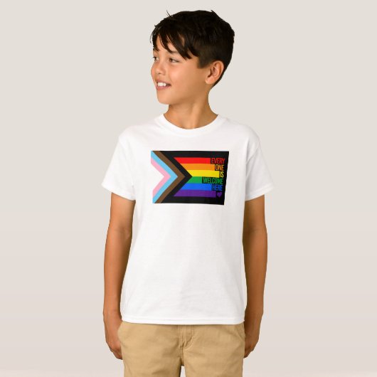 Alle sind willkommen hier (Progress-Pride-Flag) T-Shirt (Vorne ganz)