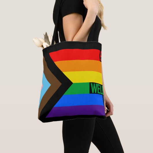 Alle sind willkommen hier (Progress-Pride-Flag) Tasche (Von Nahem)