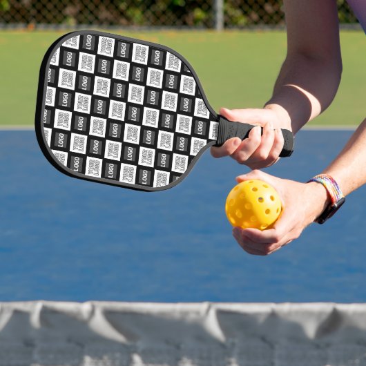 Alle zwei Logos oder Bilder, die sich wiederholen Pickleball Schläger (InSitu)