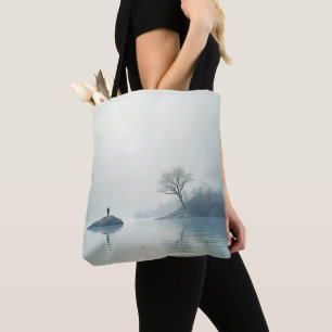 Allein im Nebeldesign Tasche