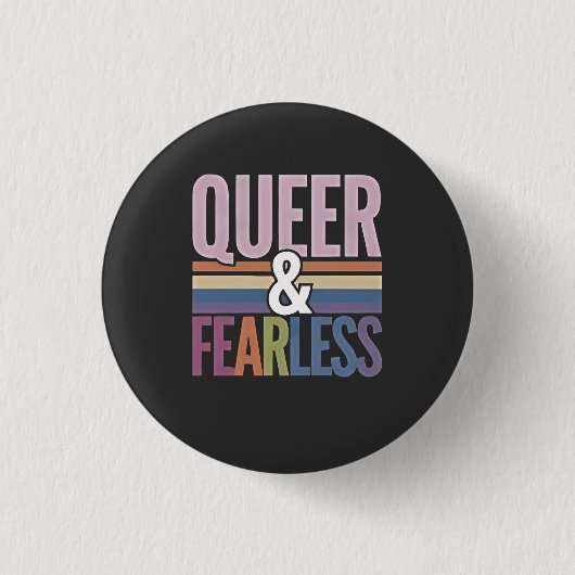 Allein queer und furchtloser LGBT-Preis Button (Vorderseite)