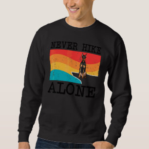 Allein wandern nie Deutsche Pinscher Grafik Wander Sweatshirt