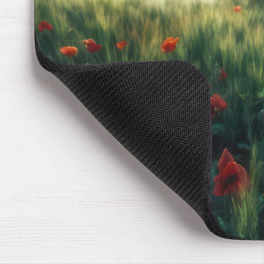 Alleinstehende in einem Mohnfeld Mousepad (Ecke)