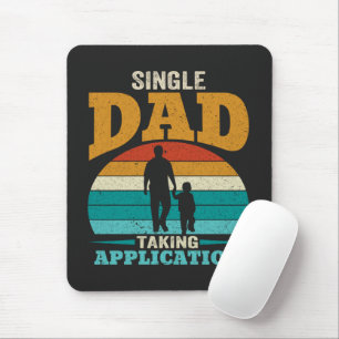 Alleinstehender Vater nimmt Bewerbung an Mousepad