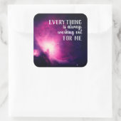 Alles arbeitet immer für mein Zitat Quadratischer Aufkleber (Tasche)