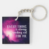 Alles arbeitet immer für mein Zitat Schlüsselanhänger (Rückseite)