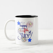 Alles Gute zum 4. Juli! mit Feuerwerk und Sternen Zweifarbige Tasse (Links)