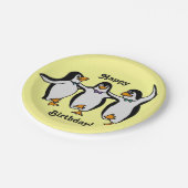 Alles Gute zum Geburtstag! Fun Dancing Pinguine Pappteller (Schrägansicht)