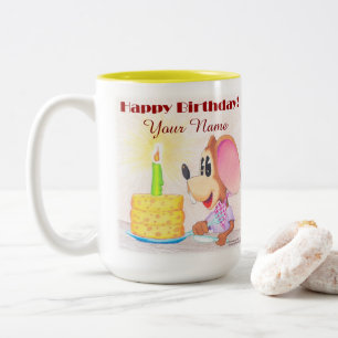 Alles Gute zum Geburtstag Maus mit Käsekuchen. Zweifarbige Tasse