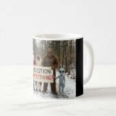 Alles in Frage stellen Kaffeetasse (VorderseiteRechts)
