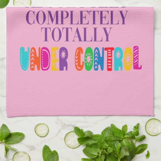 Alles ist völlig in Kontrolle Geschirrtuch (Gefaltet)