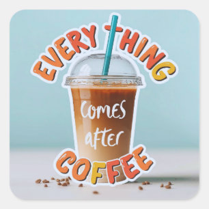 Alles kommt nach dem Kaffee Quadratischer Aufkleber