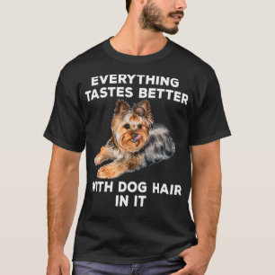 Alles schmeckt besser mit Hundehaar in der Sonne T-Shirt