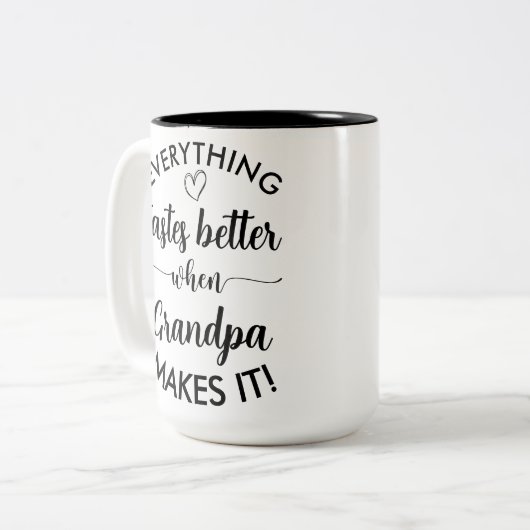 Alles schmeckt besser, wenn Großvater es schafft Zweifarbige Tasse (Vorderseite Links)