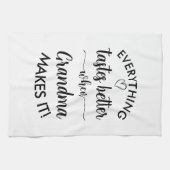 Alles schmeckt besser, wenn Oma es zur Mama macht Geschirrtuch (Horizontal)