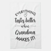 Alles schmeckt besser, wenn Oma es zur Mama macht Geschirrtuch (Vertikal)