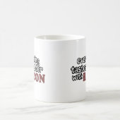 alles schmeckt besseren Speck Kaffeetasse (Mittel)