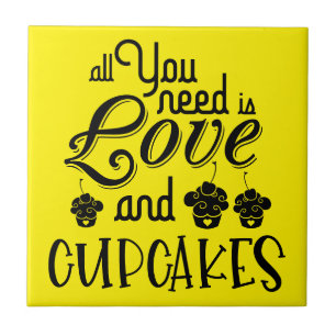 Alles, was du brauchst, ist Liebe Cupcakes Zitat G Fliese