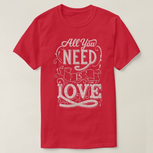 Alles, was du brauchst, ist Liebe getragen T-Shirt (Design vorne)