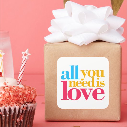 Alles was du brauchst ist Liebe Quadratischer Aufkleber (Party)