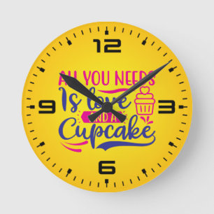 Alles was du brauchst ist Liebe und Cupcake-67518 Runde Wanduhr