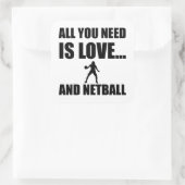 Alles was du brauchst ist Liebe und Netball Quadratischer Aufkleber (Tasche)