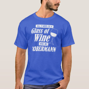 Alles, was ich brauche, ist ein Glas Wein und mein T-Shirt