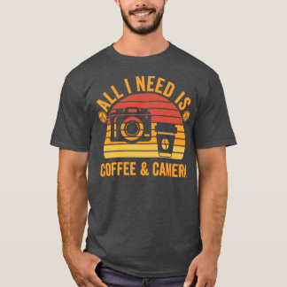Alles, was ich brauche, ist Kaffee und Kamera T-Shirt