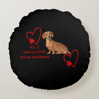 "Alles, was ich brauche, ist Liebe und mein Dachsh Rundes Kissen