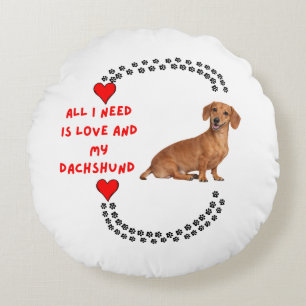 "Alles was ich brauche ist Liebe und mein Dachshun Rundes Kissen