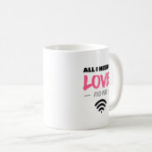 Alles, was ich brauche, ist Liebe und WIFI Kaffeetasse (VorderseiteRechts)