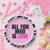 "ALLES, WAS SIE BRAUCHEN, IST LIEBE." PAPPTELLER (Party)