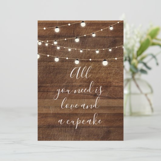 Alles, was Sie brauchen, ist Liebe und ein Cupcake Einladung (Stehend Vorderseite)