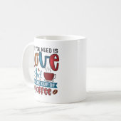 Alles was Sie brauchen ist Liebe und eine gute Tas Kaffeetasse (Vorderseite Links)
