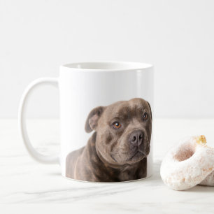 Alles, was Sie brauchen, ist Liebe und eine Staffy Kaffeetasse