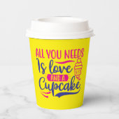 Alles, was Sie brauchen, ist Liebe und Kuchen Pappbecher (Rückseite)