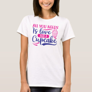 Alles, was Sie brauchen, ist Liebe und Kuchen T-Shirt