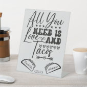 Alles, was Sie brauchen, ist Liebe und maßgeschnei Sockelschild (In SItu)