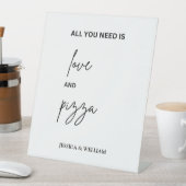 Alles was Sie brauchen ist Liebe und Pizza Hochzei Sockelschild (In Situ)