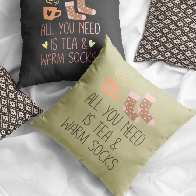 Alles, was Sie brauchen, ist Tee & Warm Socken mit Kissen (All you need is Tea & Warm socks two colors sides Throw Pillow)