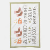 Alles was Sie brauchen ist Tee & warme Socken! Her Geschirrtuch (Vertikal)