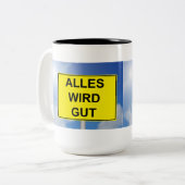 Alles wird Gut Schild mit Himmelhintergrund Zweifarbige Tasse (Vorderseite Links)